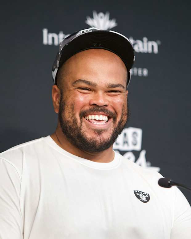 Jermaine Eluemunor-1